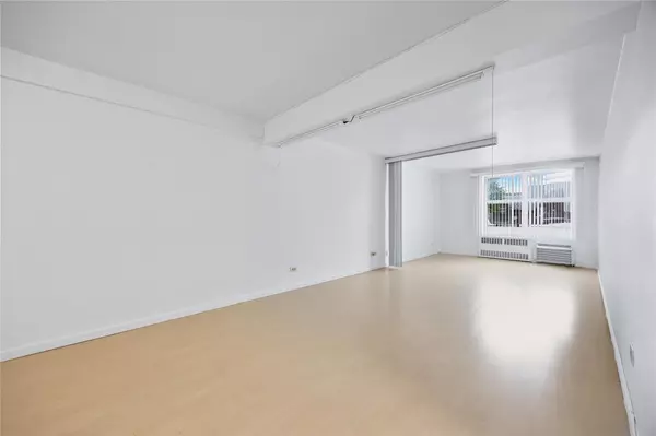 Flushing, NY 11354,142-05 Roosevelt AVE #331
