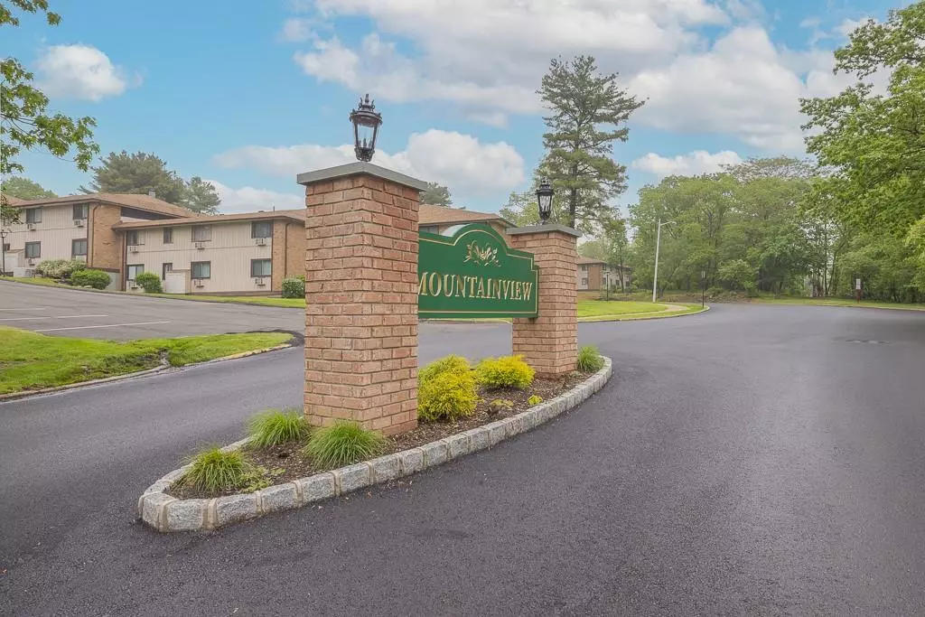 Valley Cottage, NY 10989,905 Sierra Vista LN