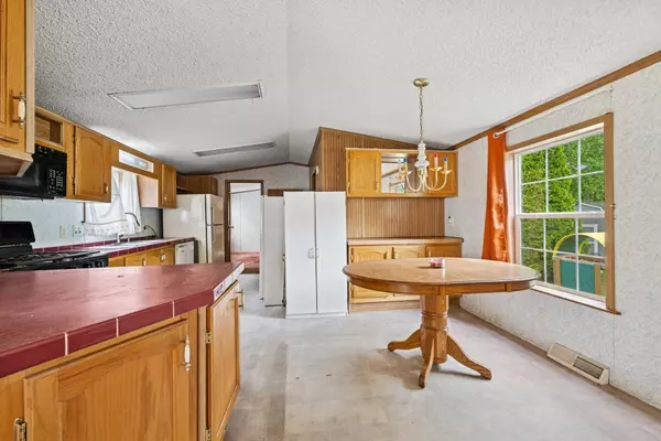 East Hampton, NY 11937,105 Oakview HWY #148