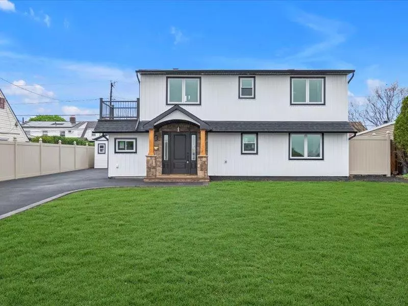 Levittown, NY 11756,107 Abbey LN