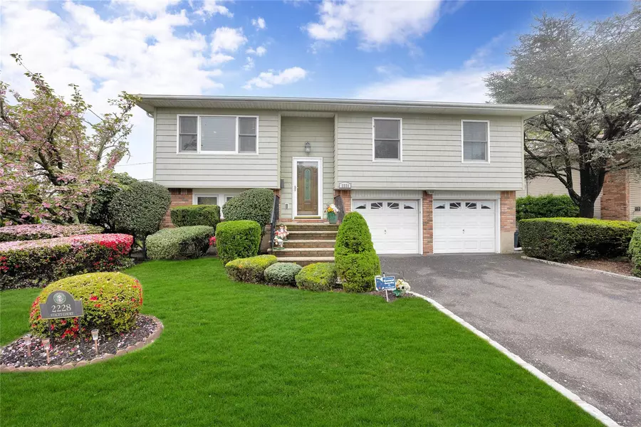 2228 Stacey CT, North Bellmore, NY 11710