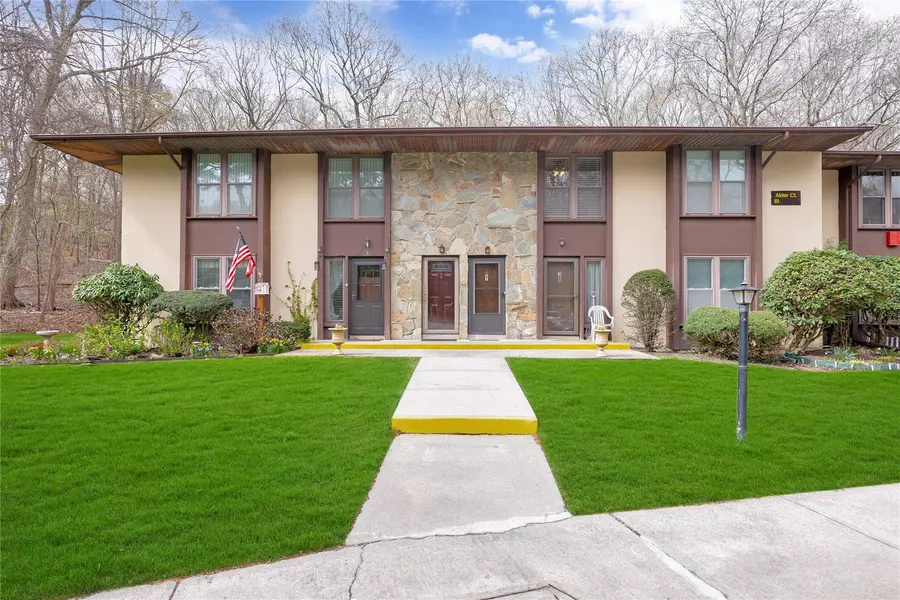 4 Alder CT #4, Selden, NY 11784