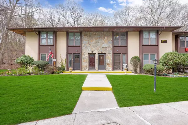 4 Alder CT #4, Selden, NY 11784