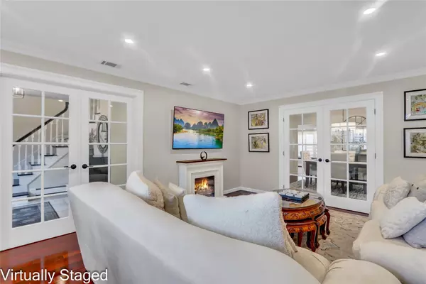 Oceanside, NY 11572,4042 Greentree DR