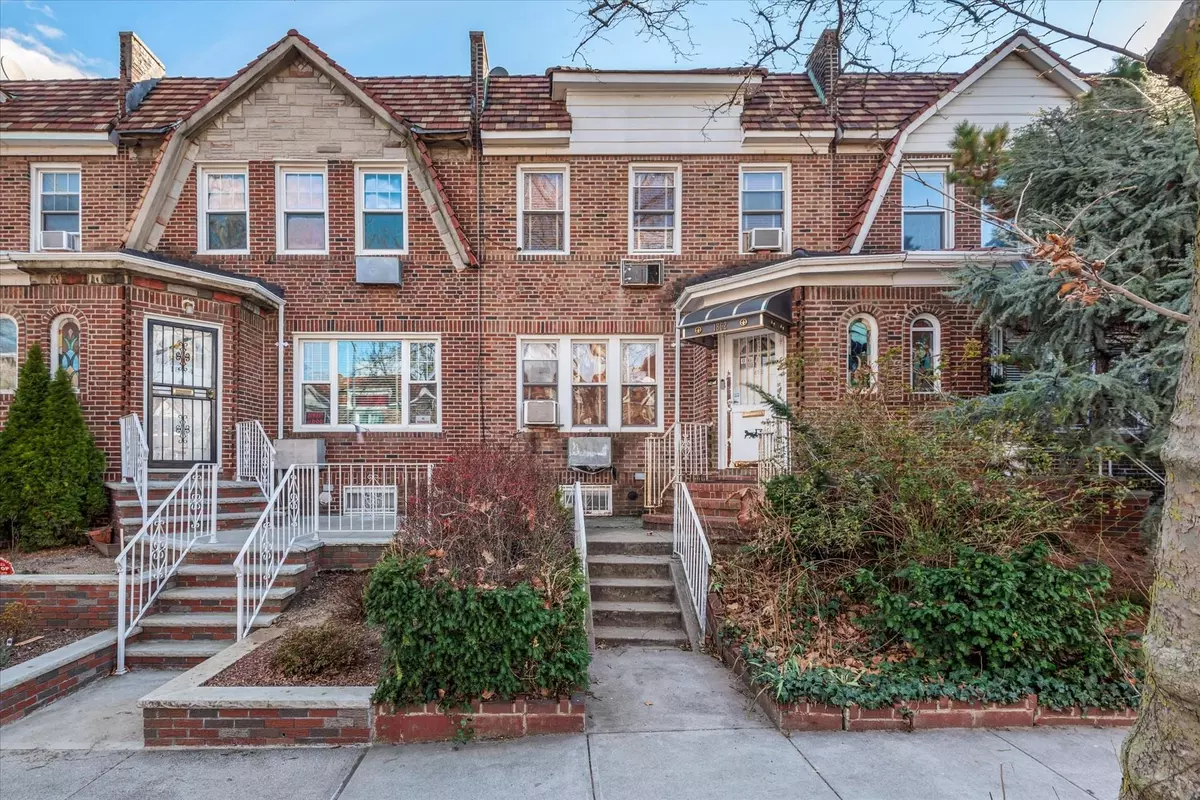 Ridgewood, NY 11385,1862 Willoughby AVE