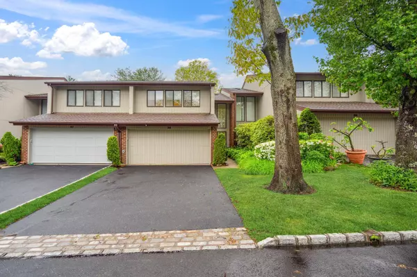 Jericho, NY 11753,98 Foxwood DR