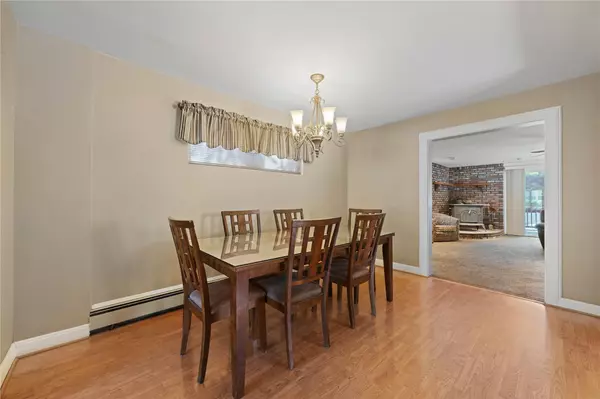 Roslyn Heights, NY 11577,18 Willow ST