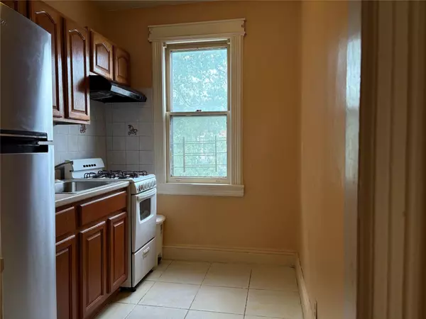 Woodhaven, NY 11421,87-38 94th ST