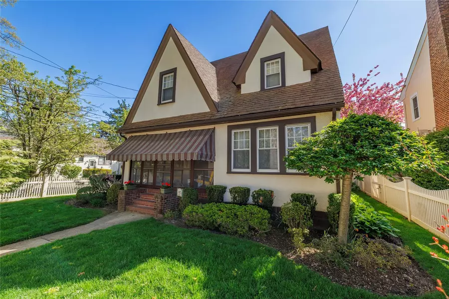 1875 Harte ST, Baldwin, NY 11510