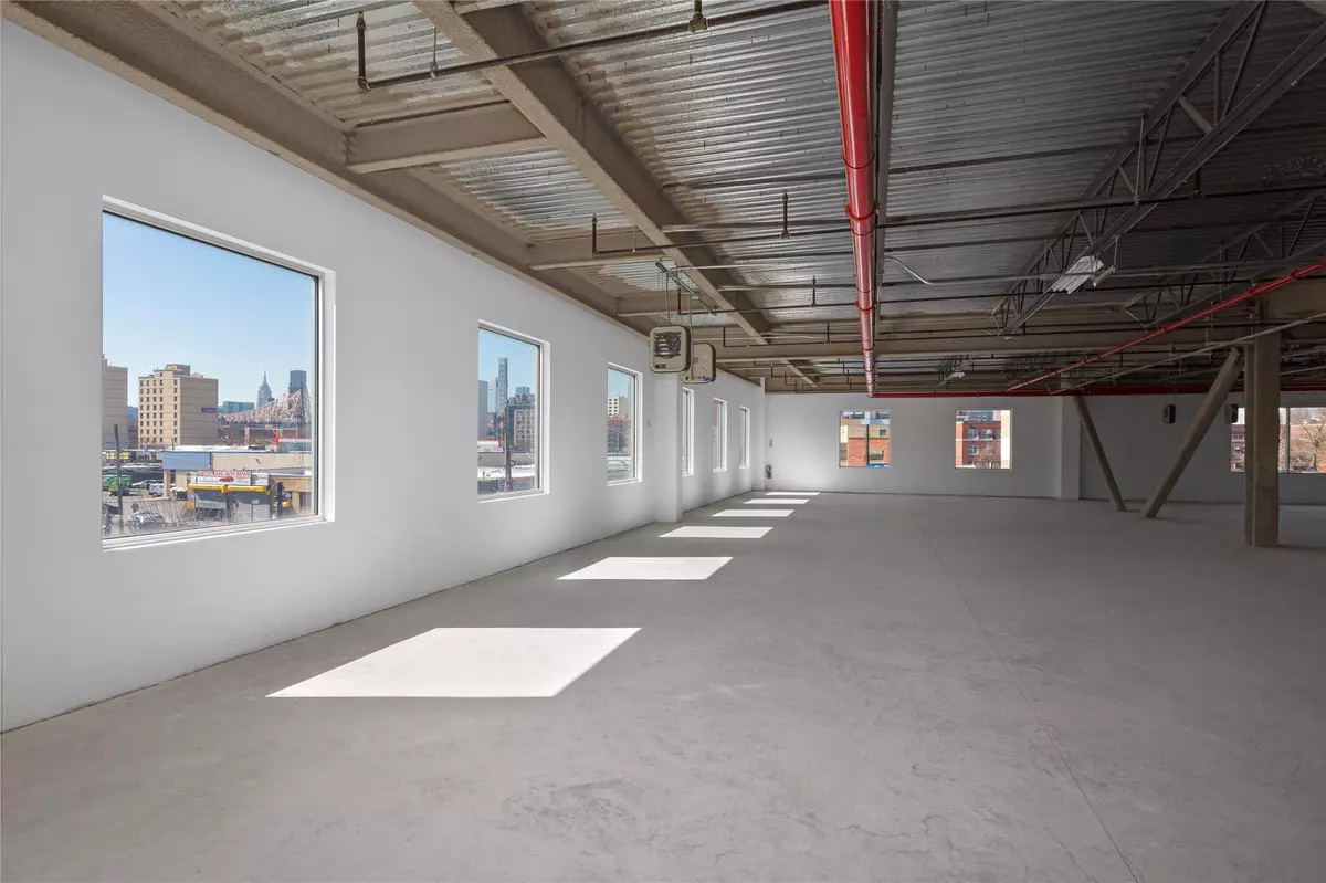 Long Island City, NY 11101,22-11 38th AVE