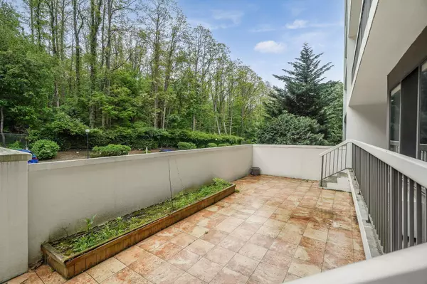 Hartsdale, NY 10530,300 High Point DR #313