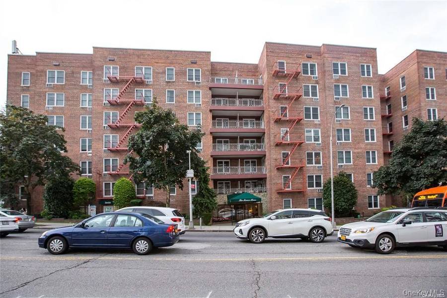 241-20 Northern Blvd #5E, Little Neck, NY 11362