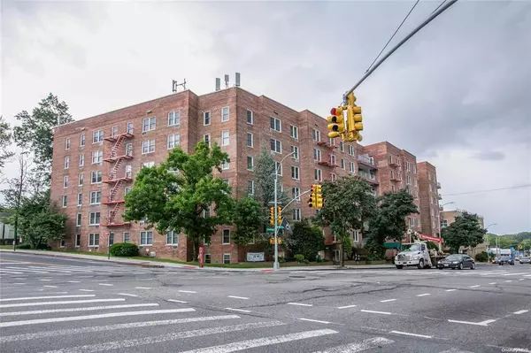 Douglaston, NY 11362,241-20 Northern #5E