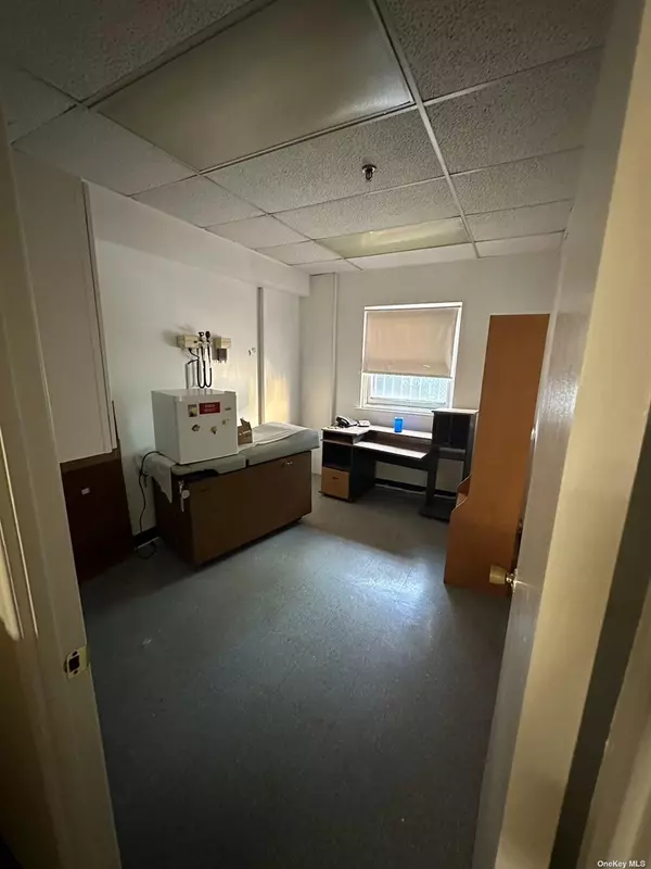 Elmhurst, NY 11373,87-08 Justice AVE #C5C6C7