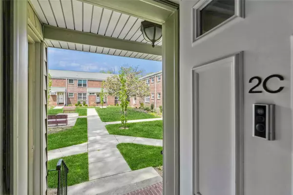 47 Edwards ST #2C,  Roslyn Heights,  NY 11577