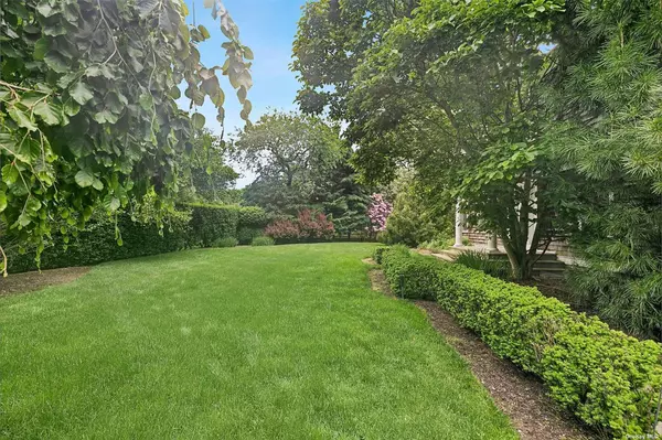 Westhampton, NY 11977,394 Mill RD