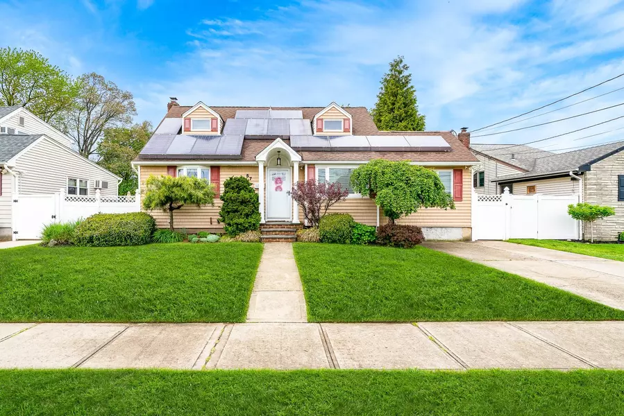 57 Nims AVE, West Babylon, NY 11704