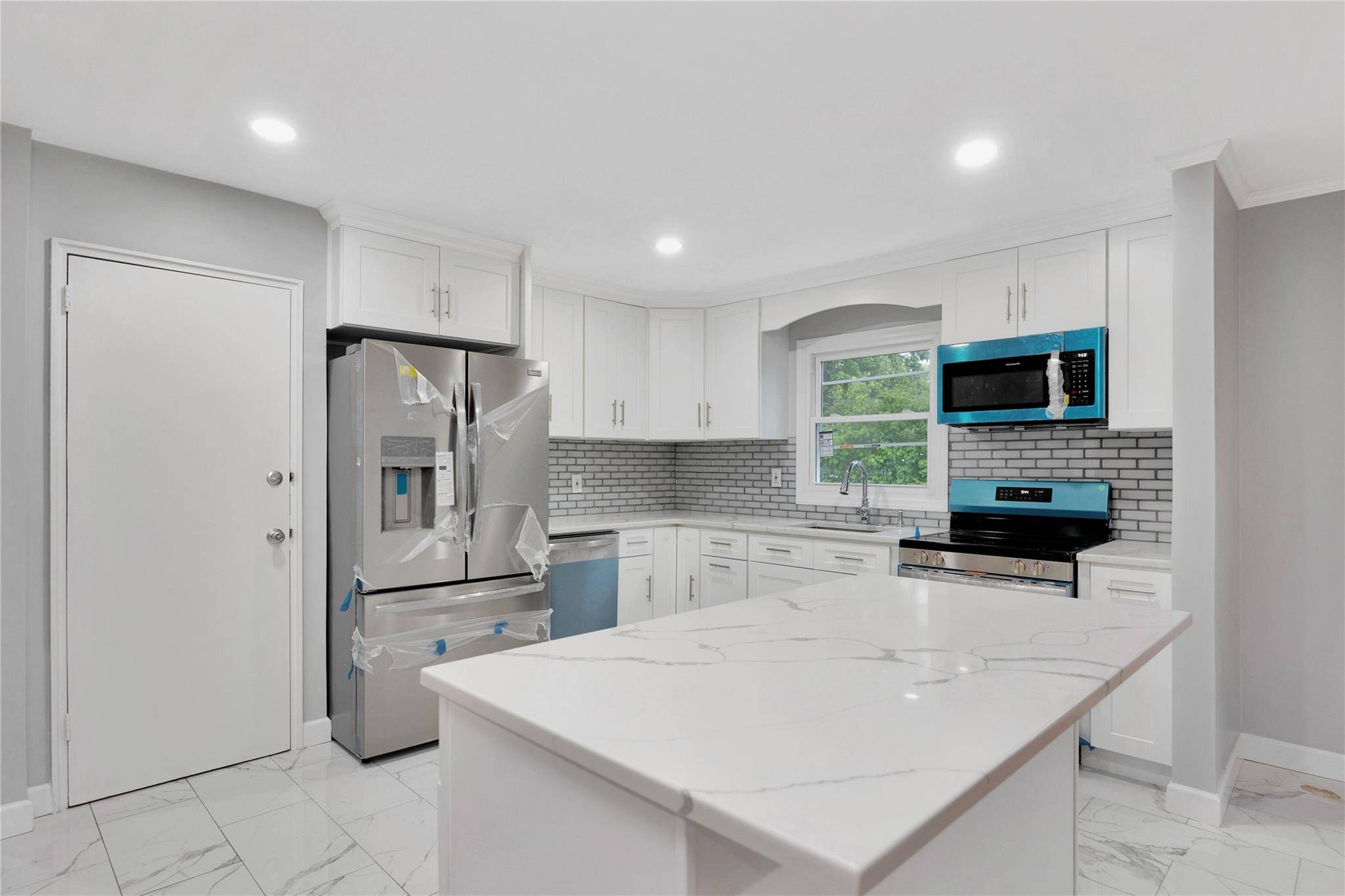 Roosevelt, NY 11575,41 Meyer ST
