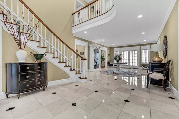 Larchmont, NY 10538,2 Coventry CT