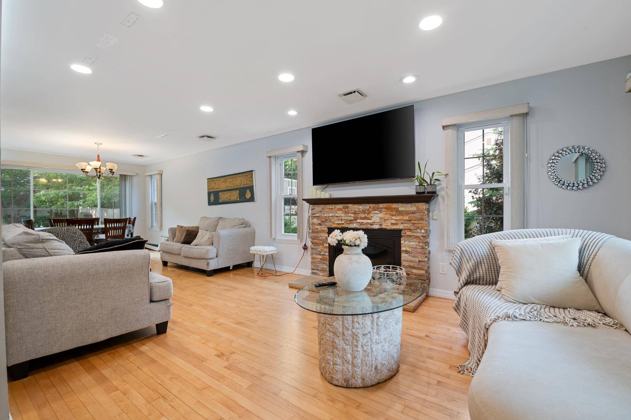 Patchogue, NY 11772,85 Mowbray ST