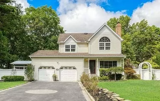 85 Mowbray ST, Patchogue, NY 11772