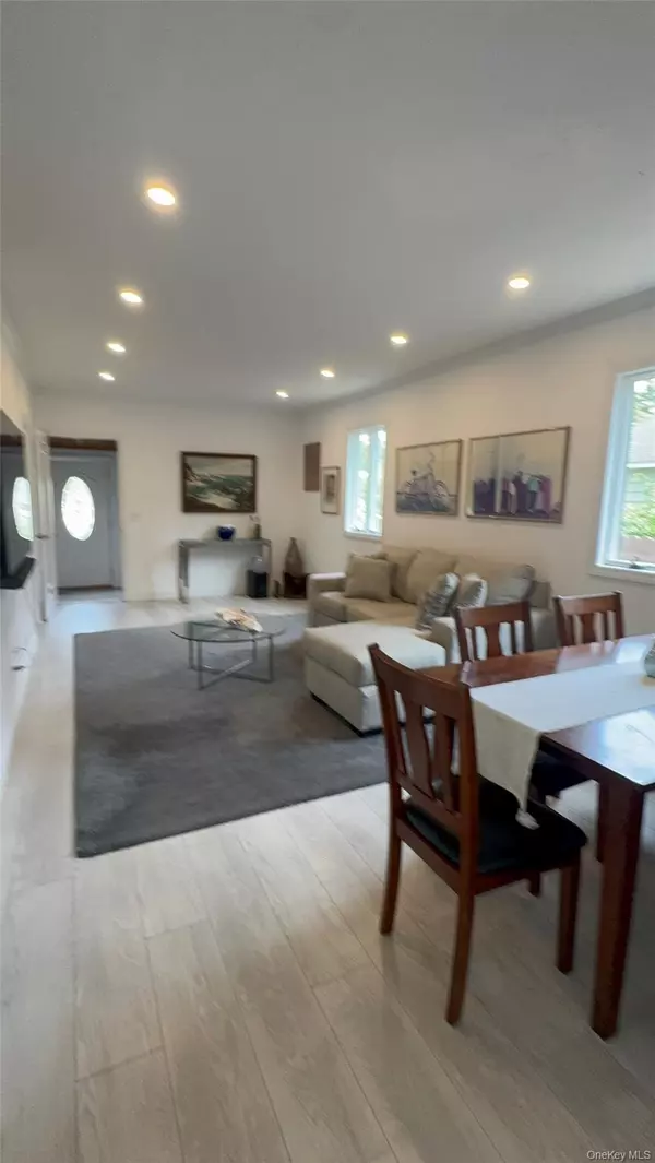 Riverhead, NY 11901,519 Sweezy AVE