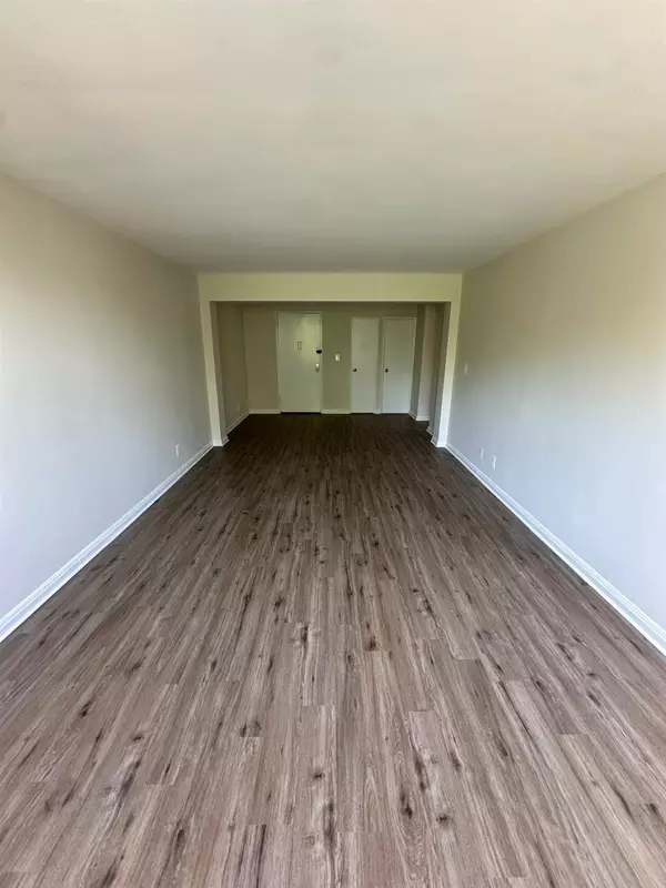 Yonkers, NY 10705,480 Riverdale AVE #5M