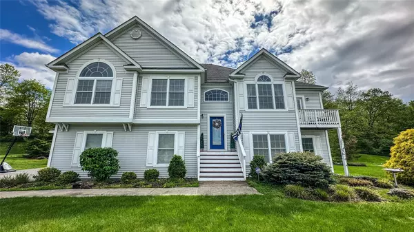 11 DeAngelis DR, Monroe, NY 10950