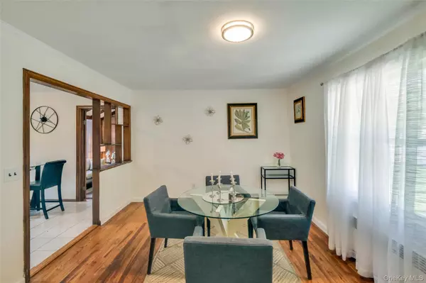 Wheatley Heights, NY 11798,23 Portland WAY