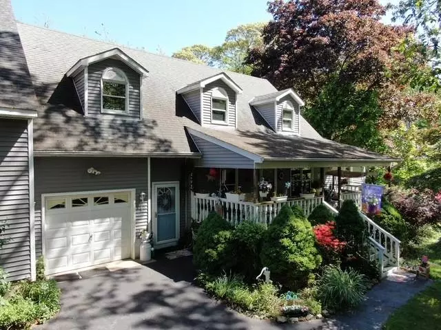 9 Deep Valley DR, Sound Beach, NY 11789