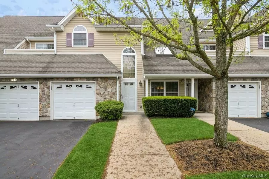 156 Christine DR, Dix Hills, NY 11746