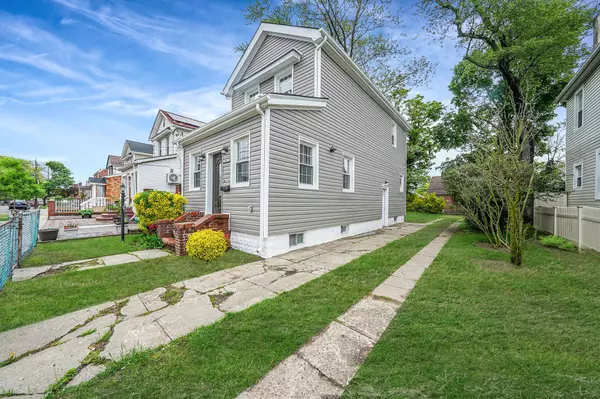 Cambria Heights, NY 11411,11827 219th ST