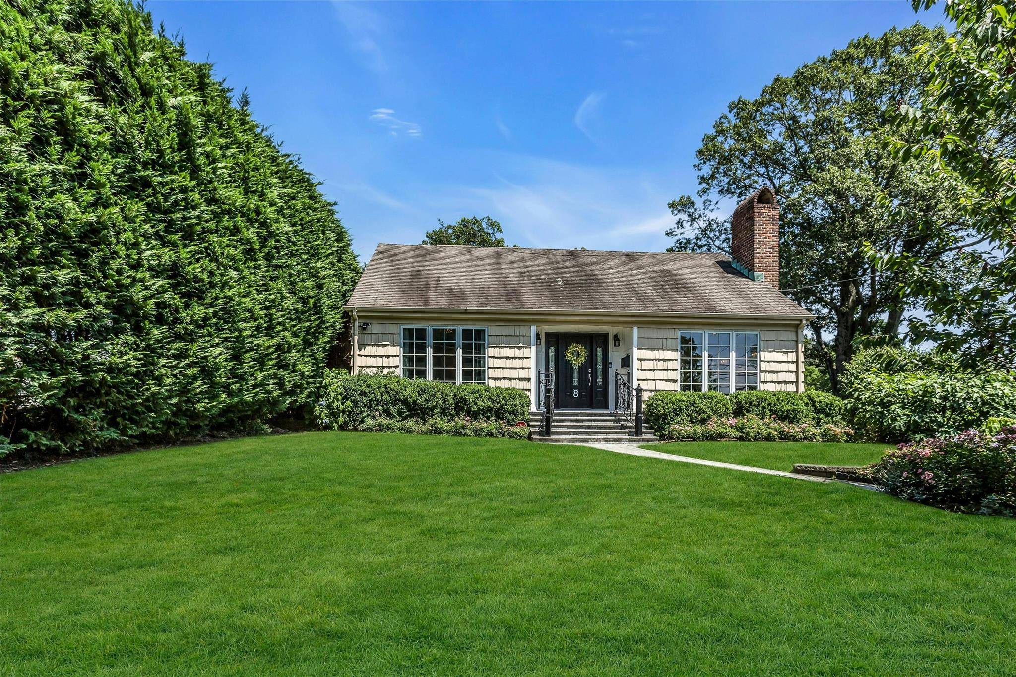 Port Washington, NY 11050,8 Hazel RD