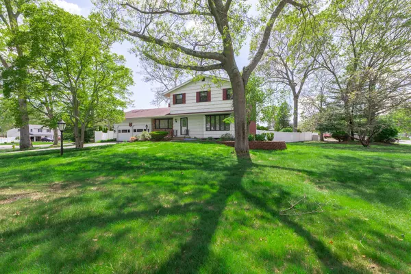 Hauppauge, NY 11788,284 Bow DR
