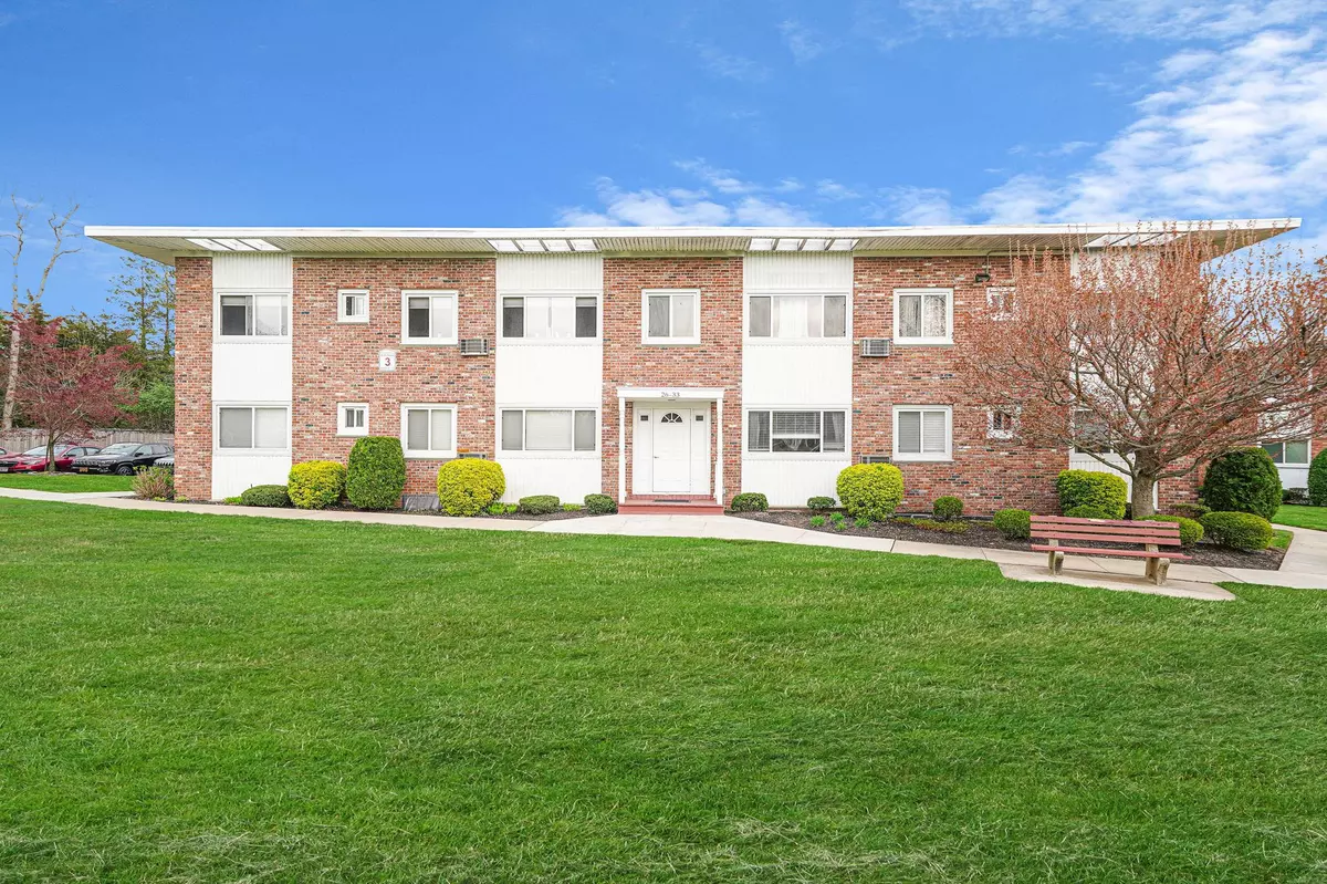 Smithtown, NY 11787,355 Route 111 #26