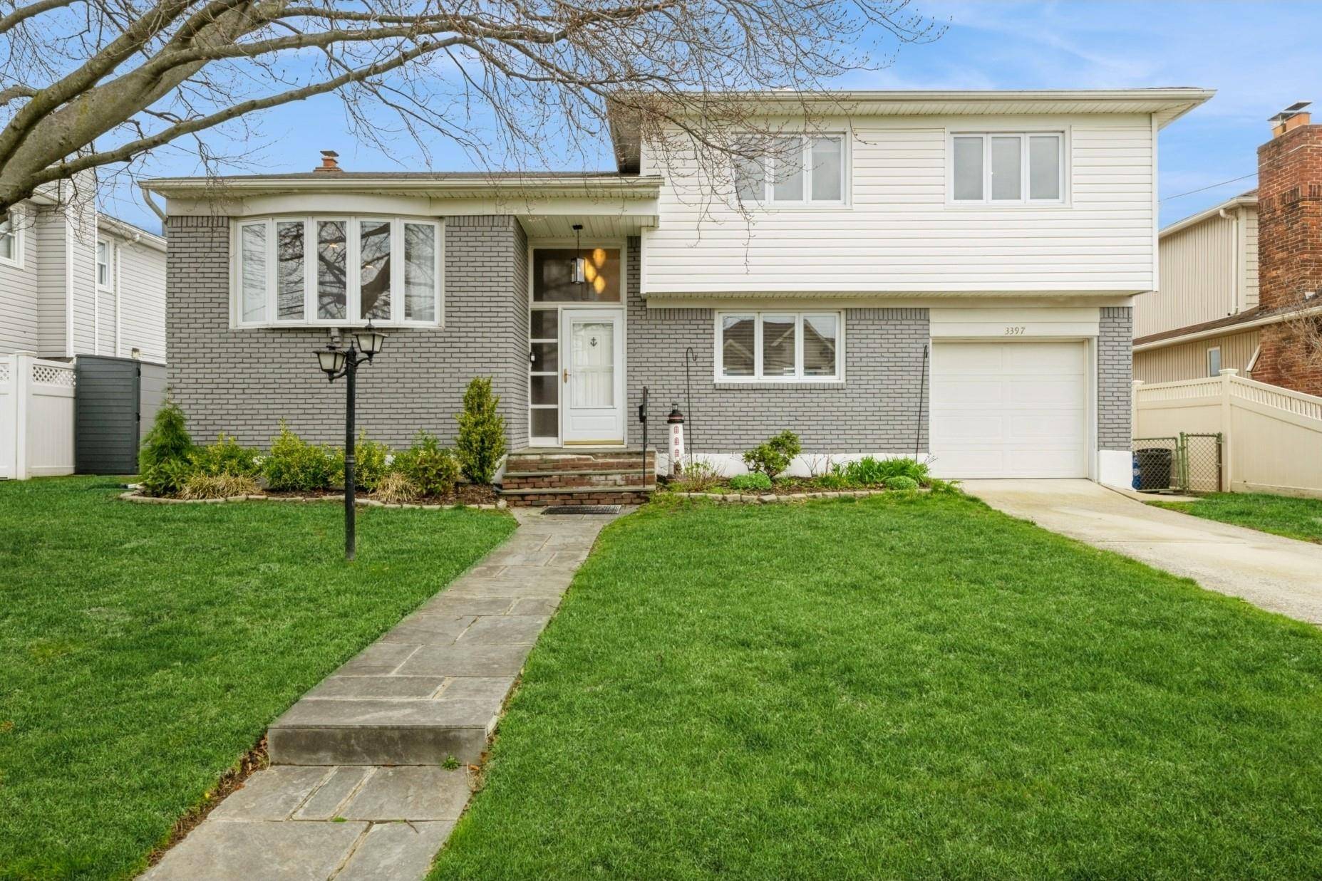 Oceanside, NY 11572,3397 Lindbergh AVE