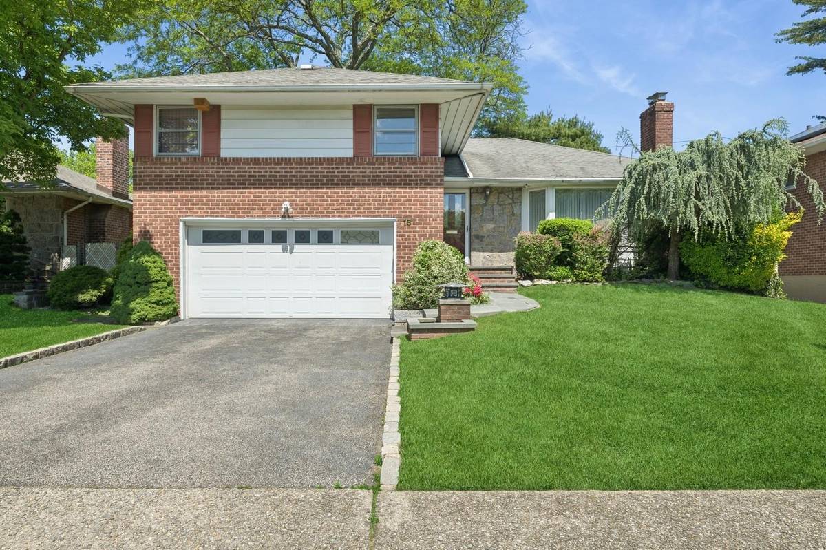 New Hyde Park, NY 11040,16 Carling DR