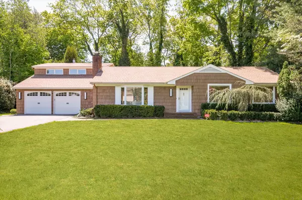12 Homestead PATH, Huntington, NY 11743