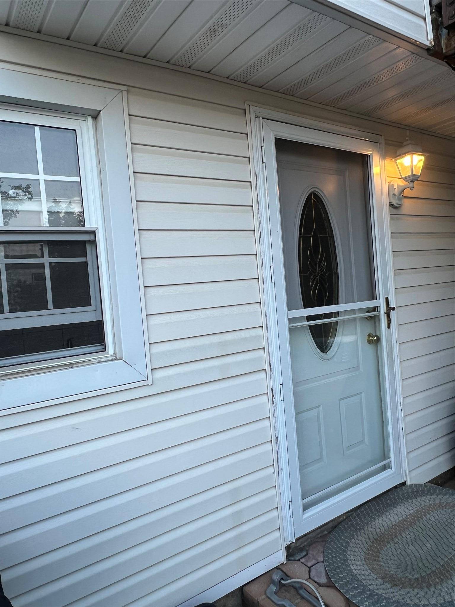 Lindenhurst, NY 11757,696 N Indiana AVE #Rear 2nd