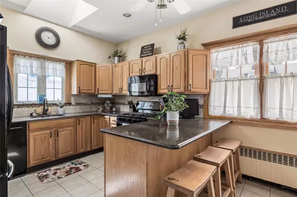 Seaford, NY 11783,1744 Conway ST