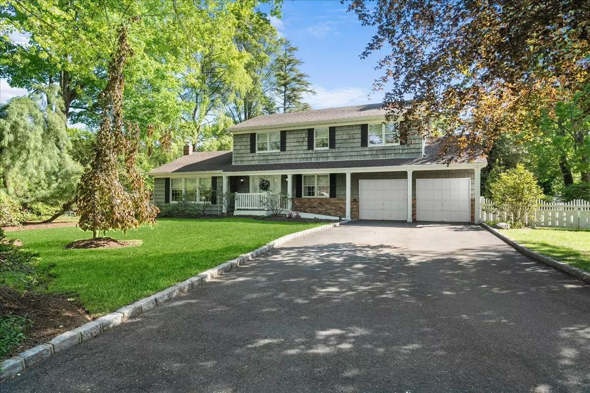 Smithtown, NY 11787,83 River Heights DR