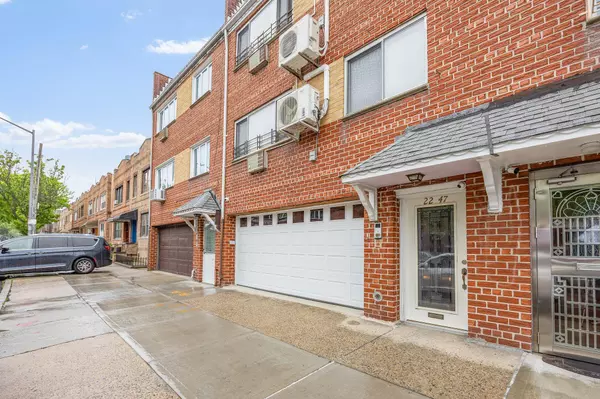 Ridgewood, NY 11385,2247 Harman ST