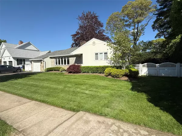 Rockville Centre, NY 11570,5 Windham RD