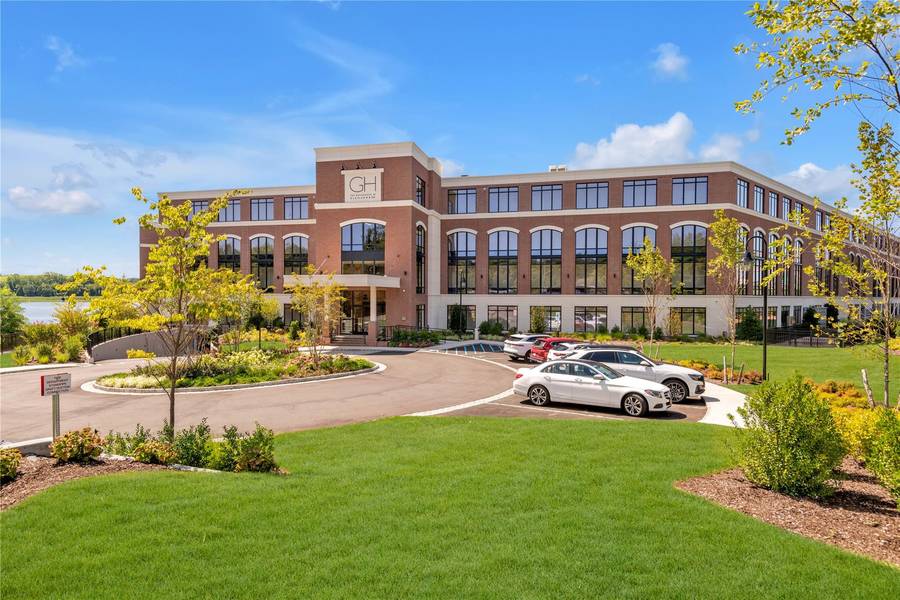 10 Shore RD #Unit #107, Glenwood Landing, NY 11547
