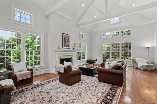 Scarsdale, NY 10583,17 Cooper RD