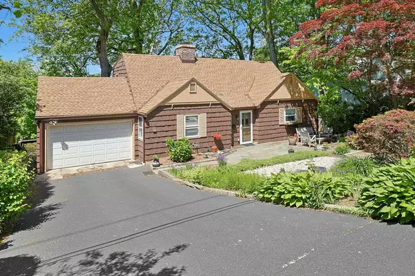 White Plains, NY 10604,7 Southminster DR