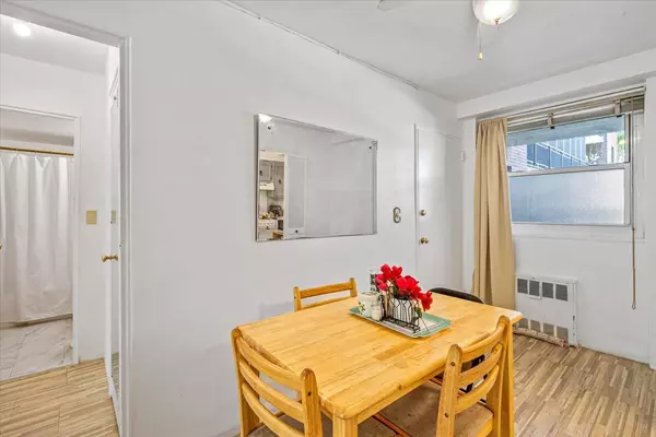 Jackson Heights, NY 11372,35-31 85 st #2-M