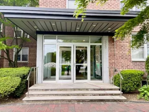 530 Dubois AVE ## 2C, Valley Stream, NY 11581