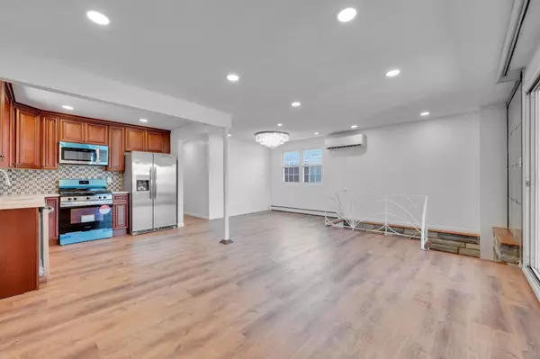 Howard Beach, NY 11414,15940 95th ST