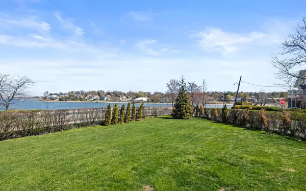 Douglaston, NY 11363,1120 Shore RD